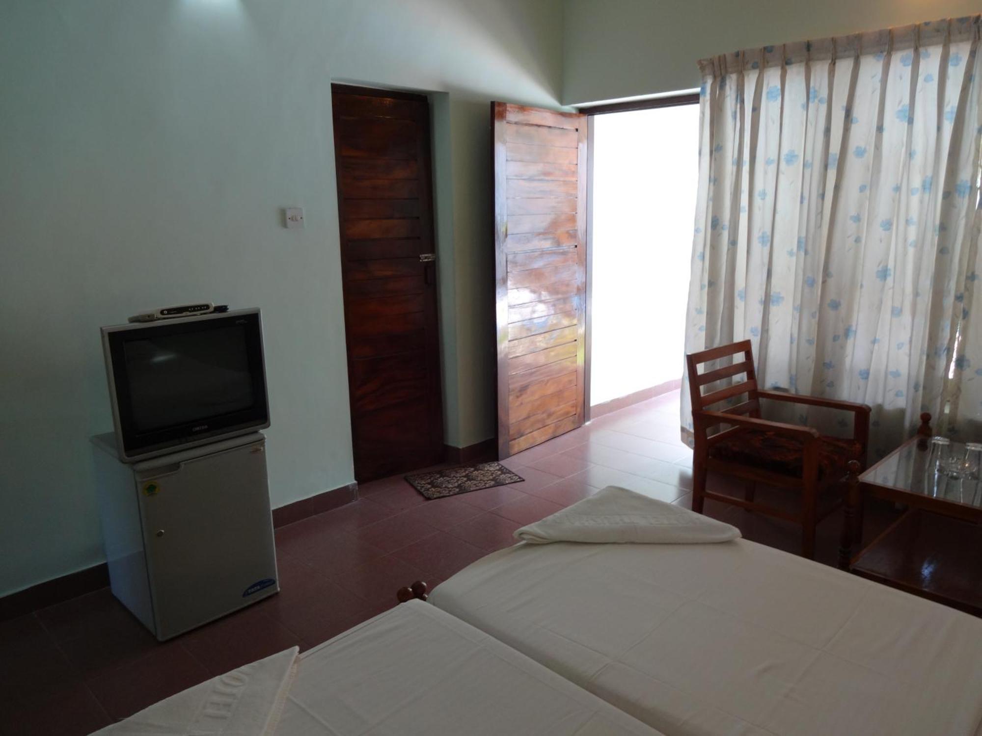 Hotel Thushara Kovalam Bagian luar foto