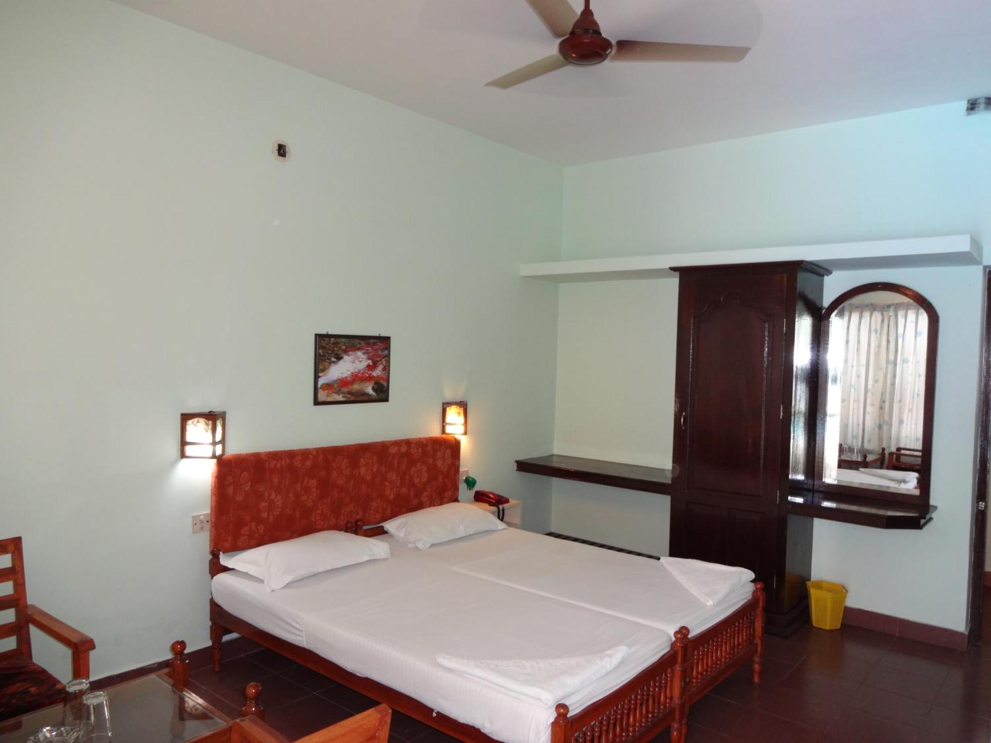Hotel Thushara Kovalam Bagian luar foto