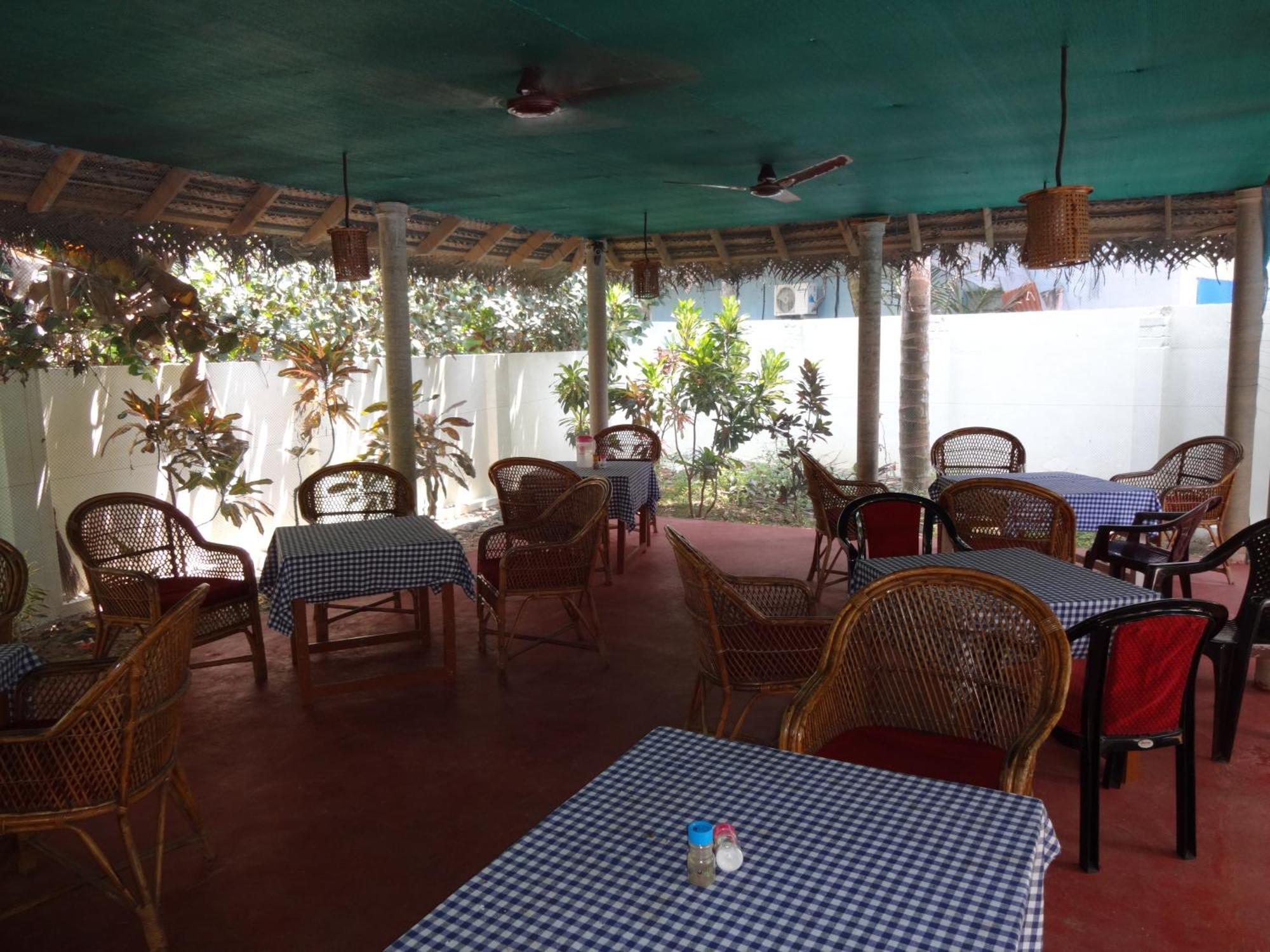 Hotel Thushara Kovalam Bagian luar foto