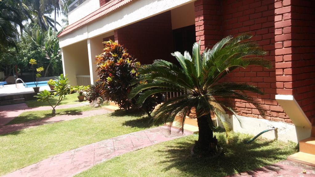 Hotel Thushara Kovalam Bagian luar foto