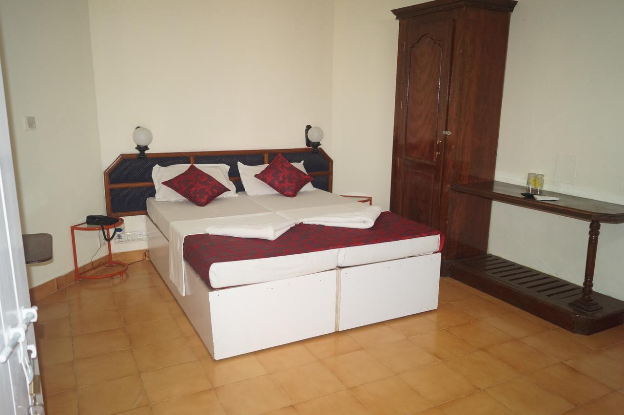 Hotel Thushara Kovalam Bagian luar foto