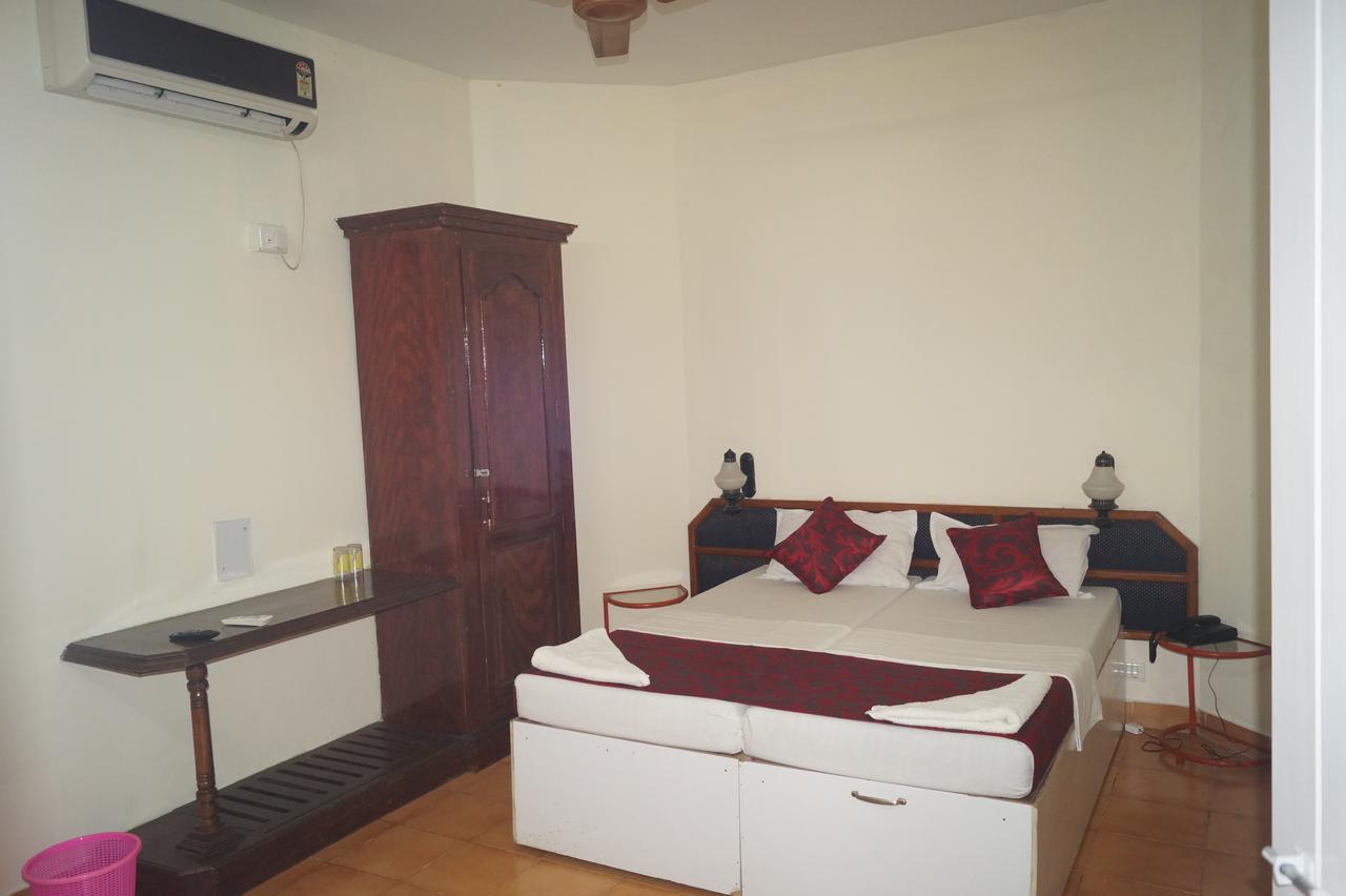 Hotel Thushara Kovalam Bagian luar foto