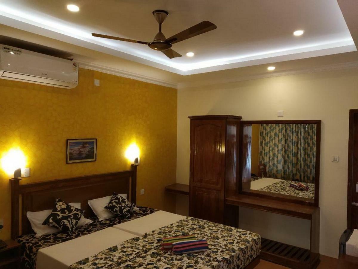 Hotel Thushara Kovalam Bagian luar foto