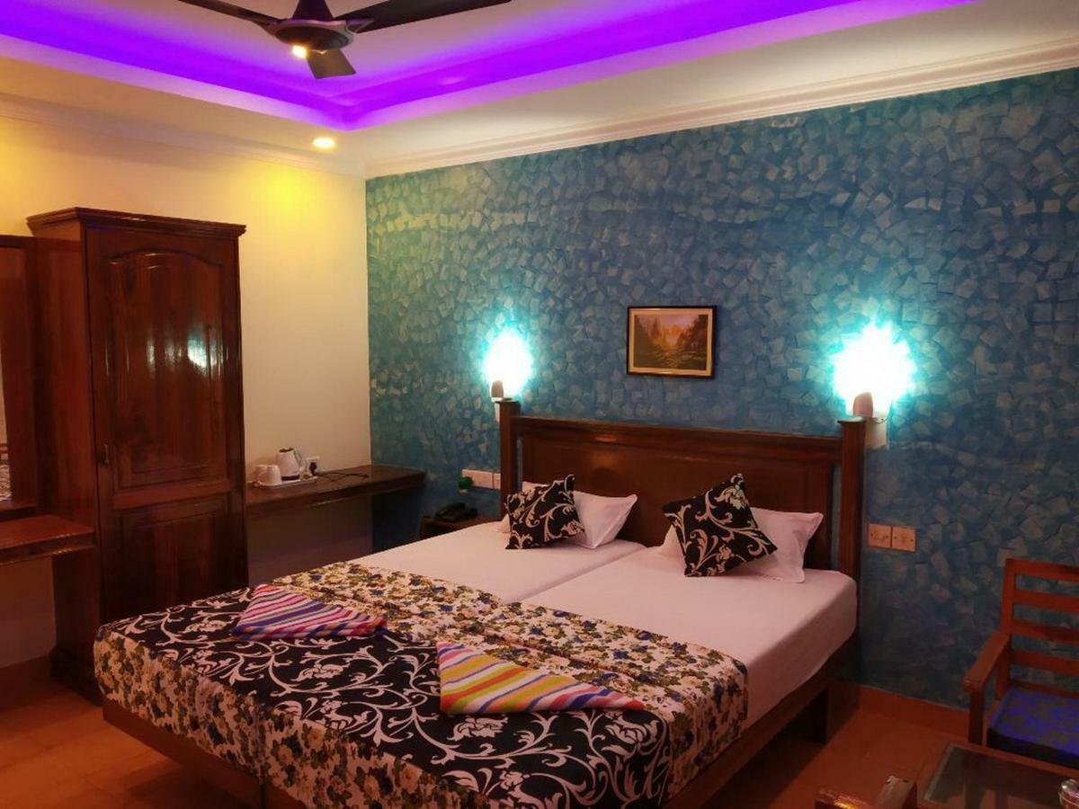 Hotel Thushara Kovalam Bagian luar foto