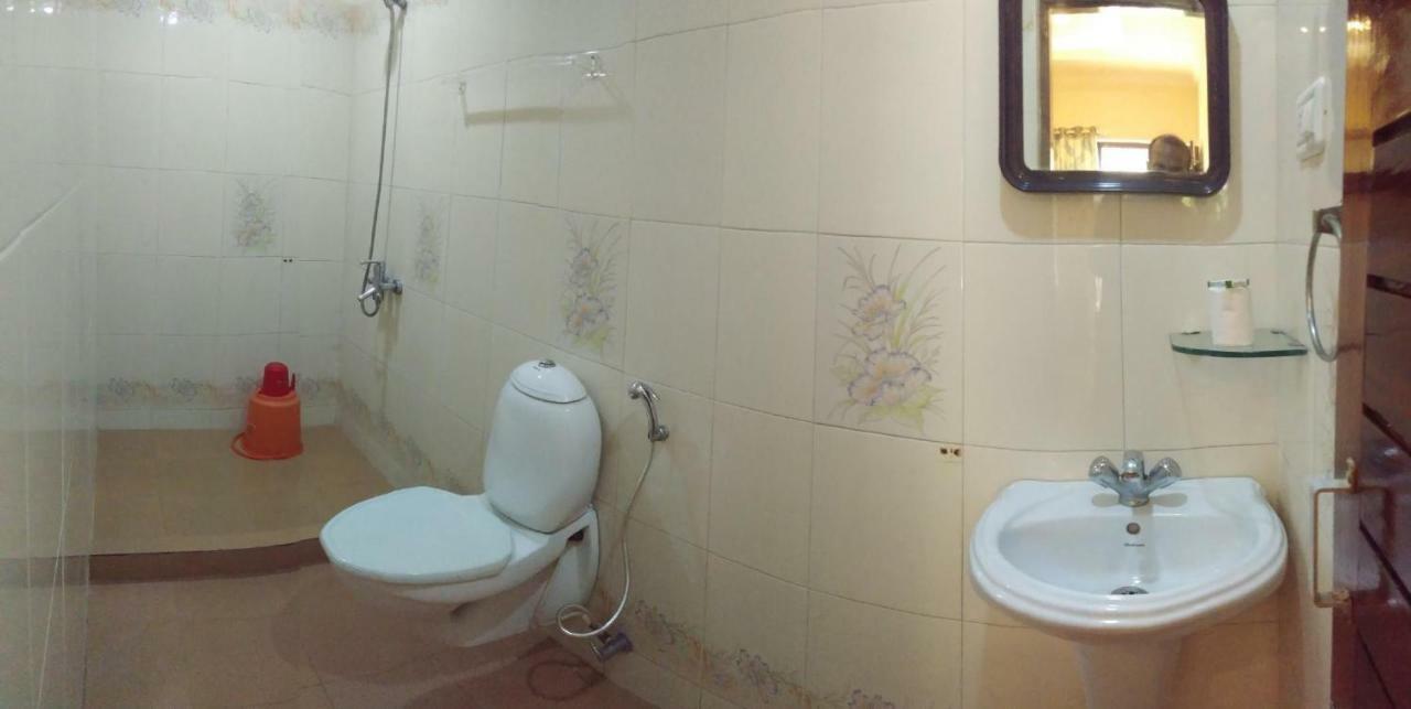 Hotel Thushara Kovalam Bagian luar foto