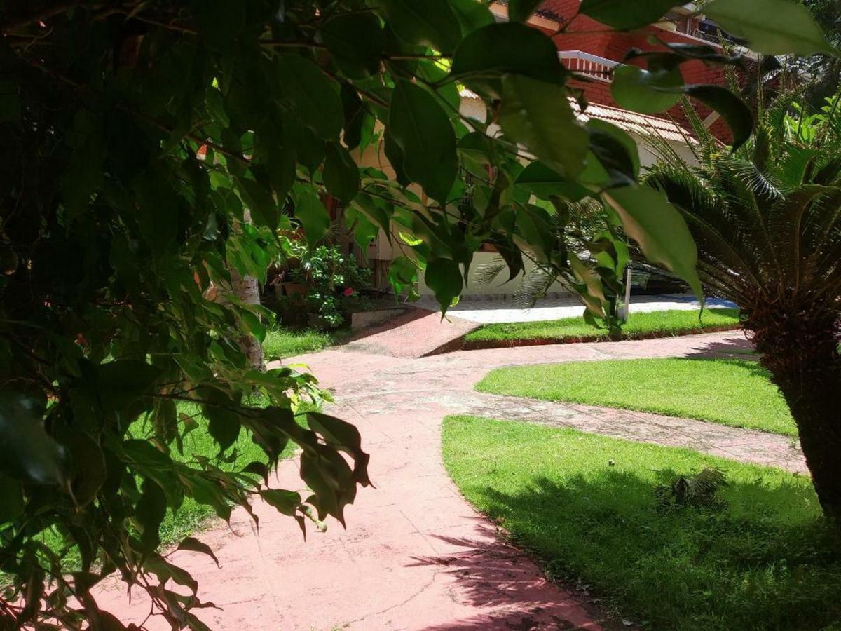 Hotel Thushara Kovalam Bagian luar foto